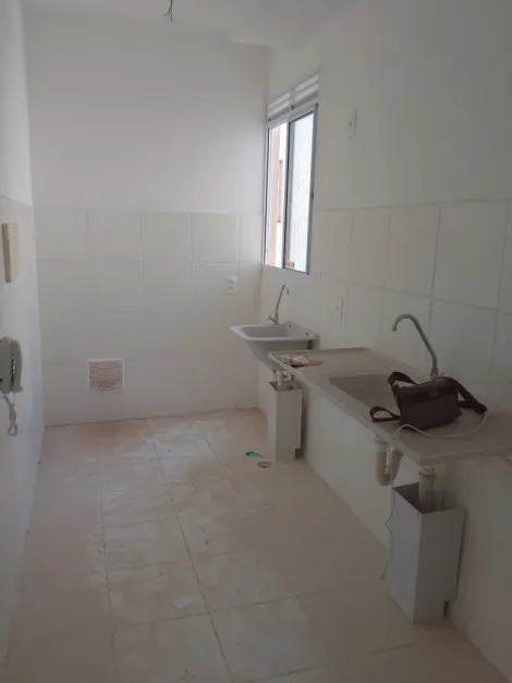 Alugar Apartamentos / Padr&atilde;o em Suzano R$ 800,00 - Foto 3