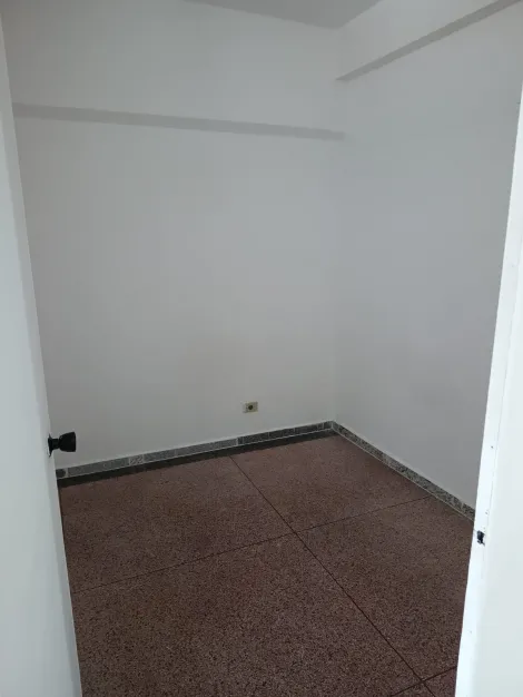 Alugar Apartamentos / Kitchnet em Suzano R$ 1.170,00 - Foto 11