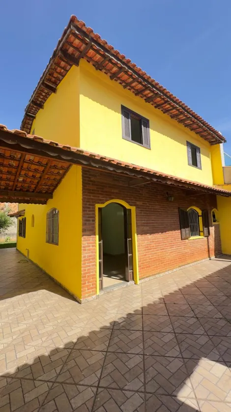 Alugar Casas / Sobrado em Suzano. apenas R$ 400.000,00