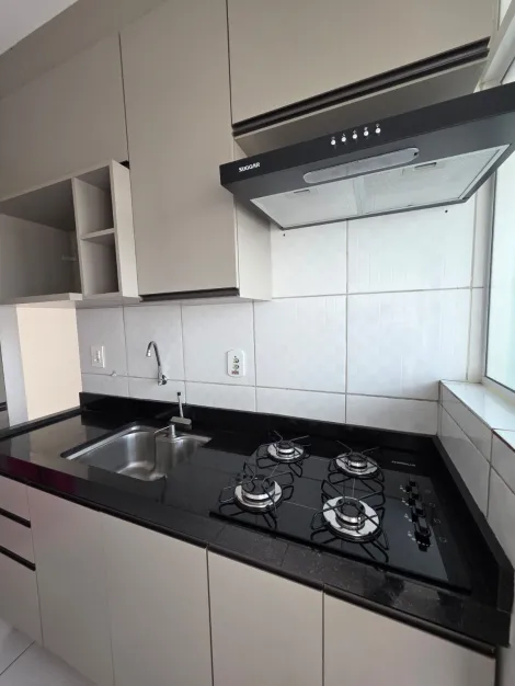 Alugar Apartamentos / Padr&atilde;o em Suzano R$ 1.300,00 - Foto 2