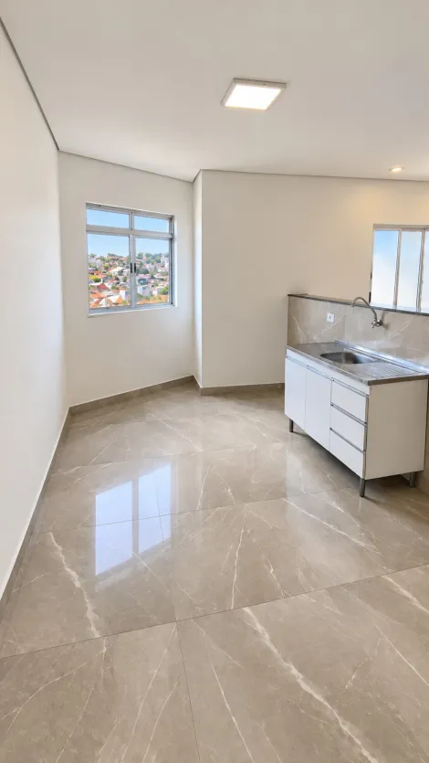 Alugar Casas / Assobradada em Suzano. apenas R$ 1.000,00