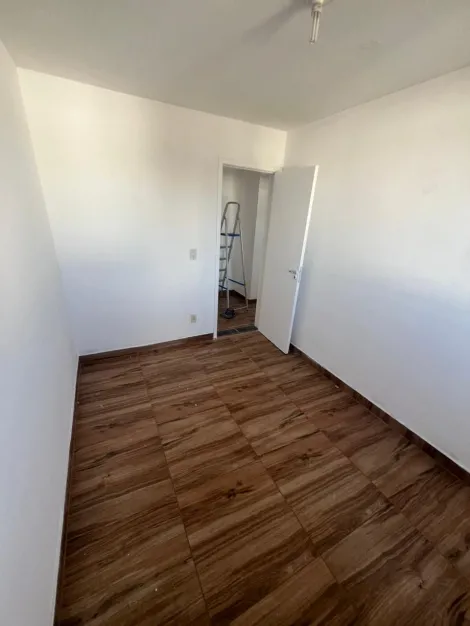 Comprar Apartamentos / Padr&atilde;o em Suzano R$ 200.000,00 - Foto 2