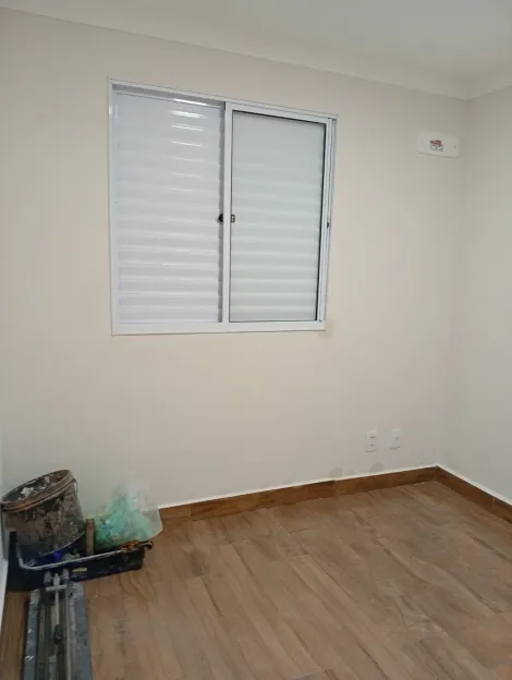 Comprar Apartamentos / Padr&atilde;o em Suzano R$ 250.000,00 - Foto 4