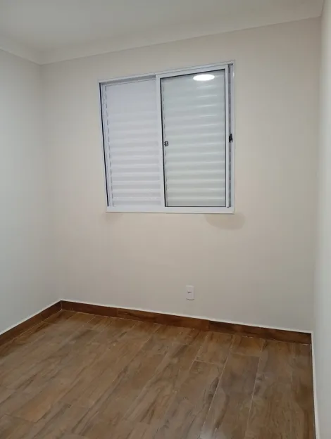 Comprar Apartamentos / Padr&atilde;o em Suzano R$ 250.000,00 - Foto 5
