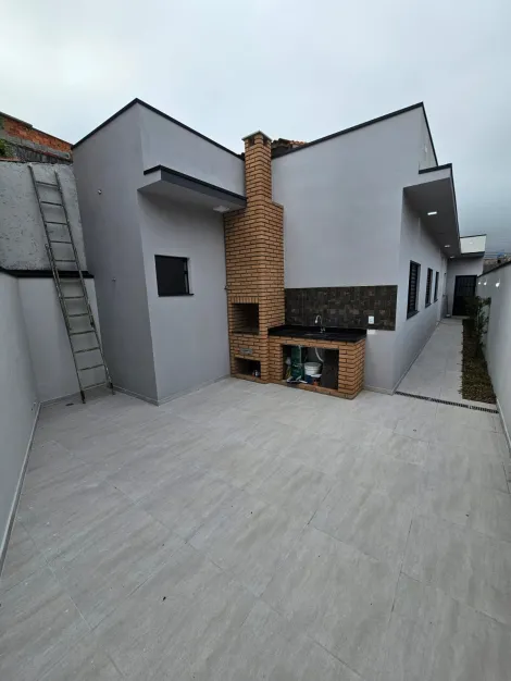 Alugar Casas / T&eacute;rrea em Suzano. apenas R$ 560.000,00