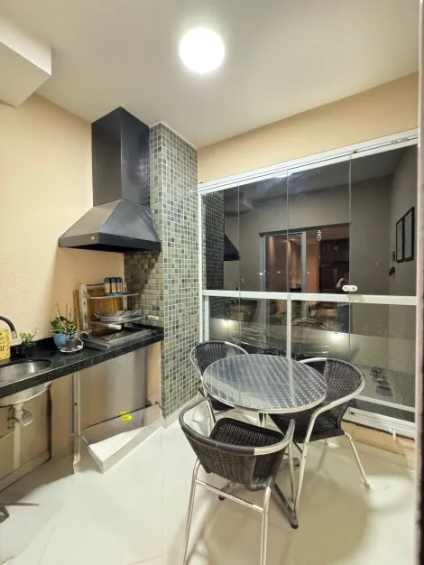 Alugar Apartamentos / Padr&atilde;o em Suzano. apenas R$ 480.000,00