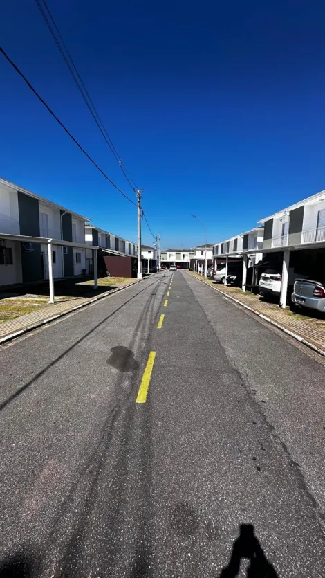 Alugar Casas / Condom&iacute;nio em Suzano R$ 1.500,00 - Foto 4