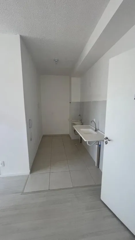 Alugar Apartamentos / Padr&atilde;o em Ferraz de Vasconcelos R$ 1.900,00 - Foto 15