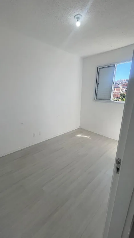 Alugar Apartamentos / Padr&atilde;o em Ferraz de Vasconcelos R$ 1.900,00 - Foto 17