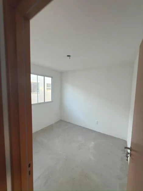 Comprar Apartamentos / Padr&atilde;o em Suzano R$ 195.000,00 - Foto 4