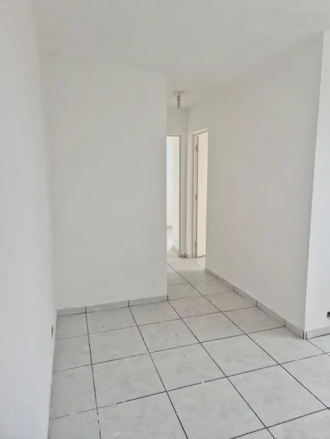 Alugar Apartamentos / Padr&atilde;o em Suzano R$ 900,00 - Foto 2