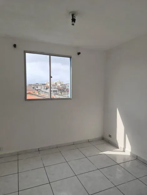 Alugar Apartamentos / Padr&atilde;o em Suzano R$ 900,00 - Foto 3
