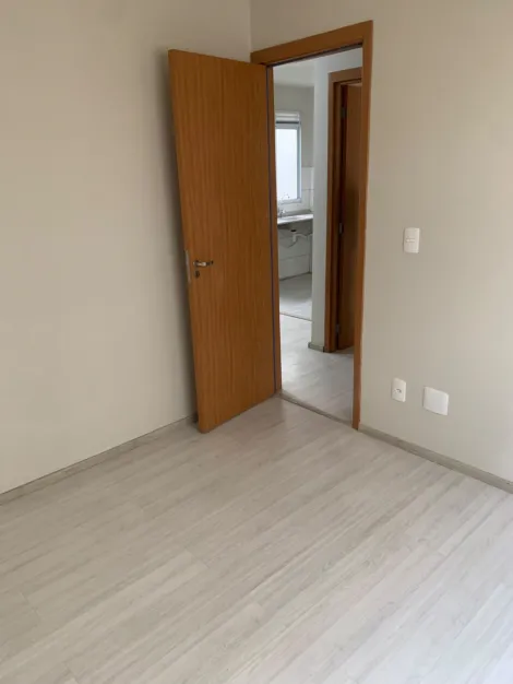 Comprar Apartamentos / Padr&atilde;o em Suzano R$ 210.000,00 - Foto 3