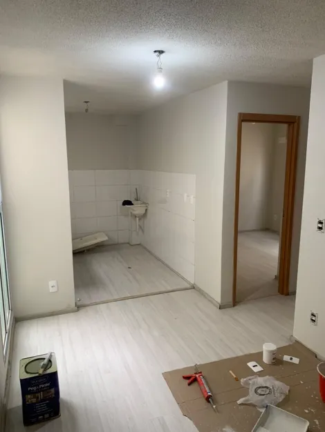Comprar Apartamentos / Padr&atilde;o em Suzano R$ 210.000,00 - Foto 2