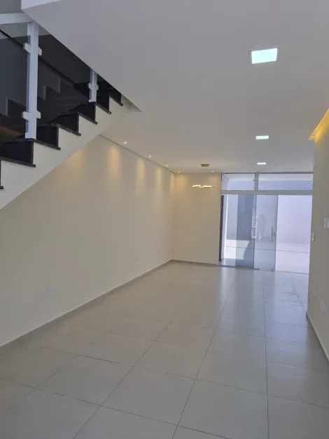 Alugar Casas / Sobrado em Suzano R$ 4.500,00 - Foto 3
