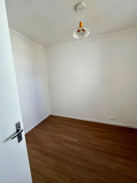 Alugar Apartamentos / Padr&atilde;o em Suzano R$ 1.000,00 - Foto 8