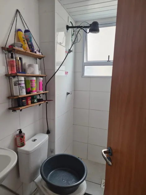 Alugar Apartamentos / Padr&atilde;o em Suzano R$ 1.060,00 - Foto 8