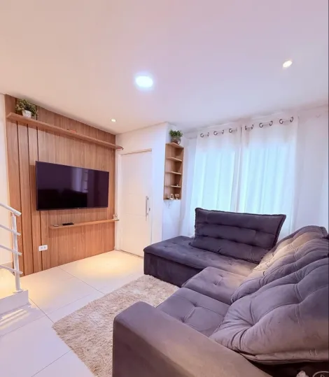 Alugar Casas / Condom&iacute;nio em Suzano. apenas R$ 440.000,00