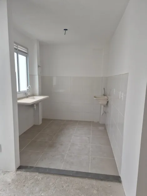 Comprar Apartamentos / Padr&atilde;o em Suzano R$ 189.000,00 - Foto 4