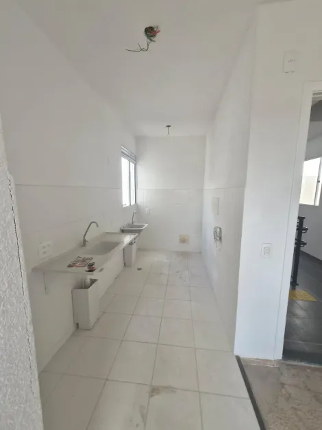 Comprar Apartamentos / Padr&atilde;o em Suzano R$ 189.000,00 - Foto 4