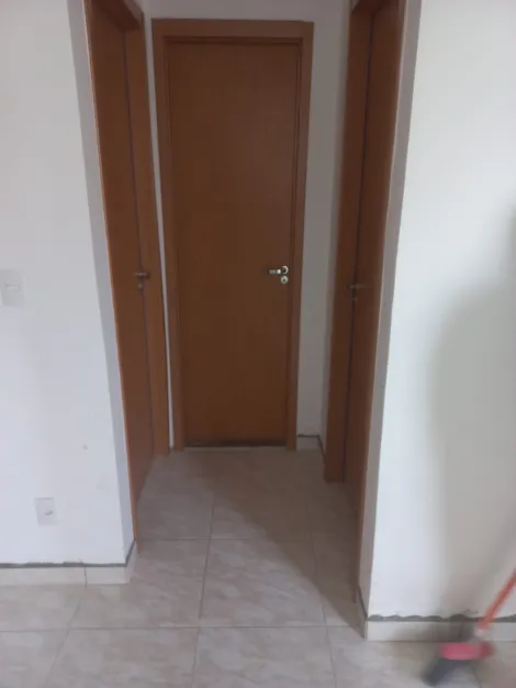 Alugar Apartamentos / Padr&atilde;o em Suzano R$ 1.050,00 - Foto 4