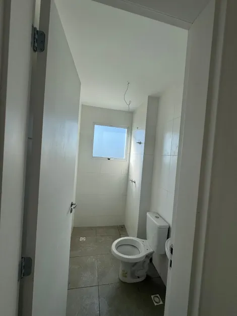Alugar Apartamentos / Padr&atilde;o em Suzano R$ 1.800,00 - Foto 9