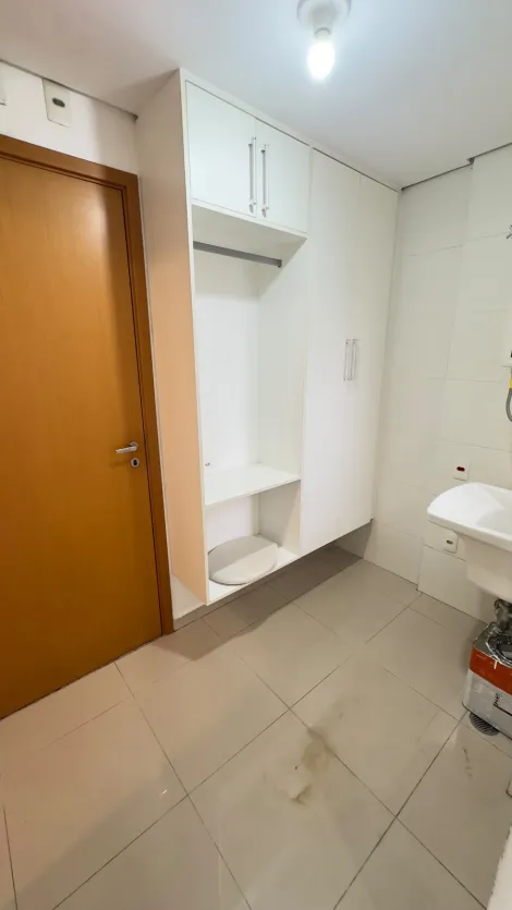 Alugar Apartamentos / Padr&atilde;o em Suzano R$ 4.500,00 - Foto 6