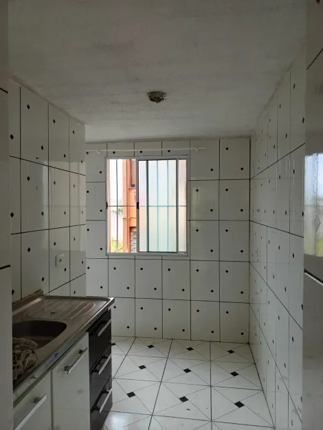 Comprar Apartamentos / Padr&atilde;o em Mogi das Cruzes R$ 160.000,00 - Foto 4