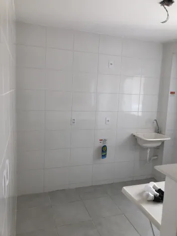 Comprar Apartamentos / Padr&atilde;o em Suzano R$ 270.000,00 - Foto 4