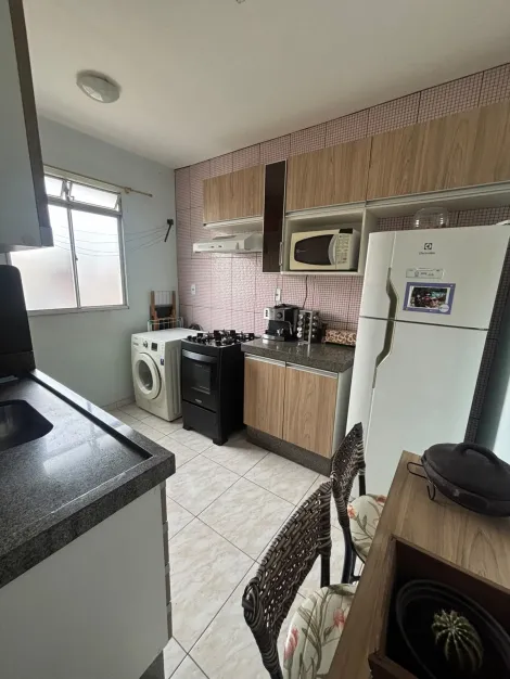 Comprar Apartamentos / Padr&atilde;o em Suzano R$ 220.000,00 - Foto 4
