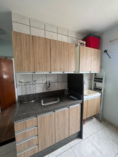 Comprar Apartamentos / Padr&atilde;o em Suzano R$ 220.000,00 - Foto 2