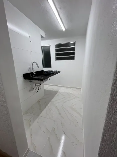 Alugar Apartamentos / Padr&atilde;o em Mogi das Cruzes R$ 1.500,00 - Foto 6