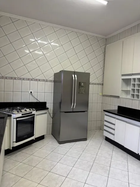 Alugar Casas / Sobrado em Suzano R$ 4.100,00 - Foto 2