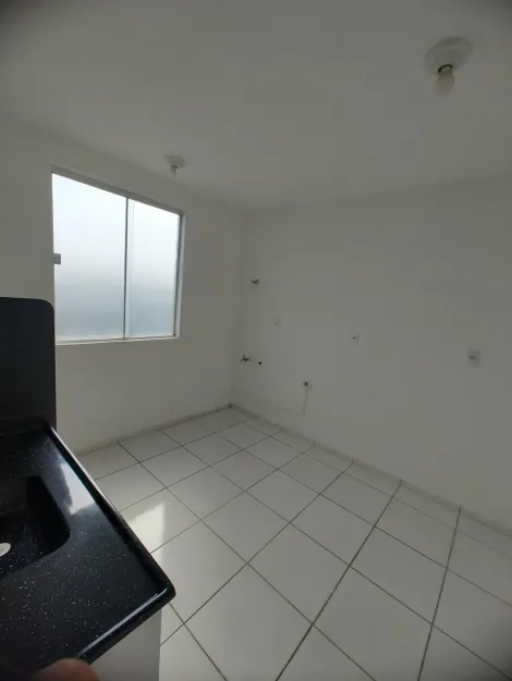 Comprar Apartamentos / Padr&atilde;o em Suzano R$ 230.000,00 - Foto 5