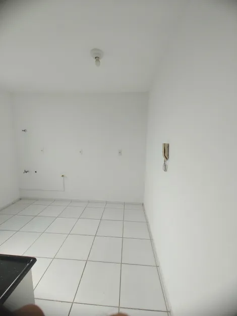 Comprar Apartamentos / Padr&atilde;o em Suzano R$ 230.000,00 - Foto 6