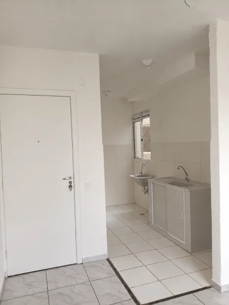 Alugar Apartamentos / Padr&atilde;o em Suzano R$ 1.390,00 - Foto 2