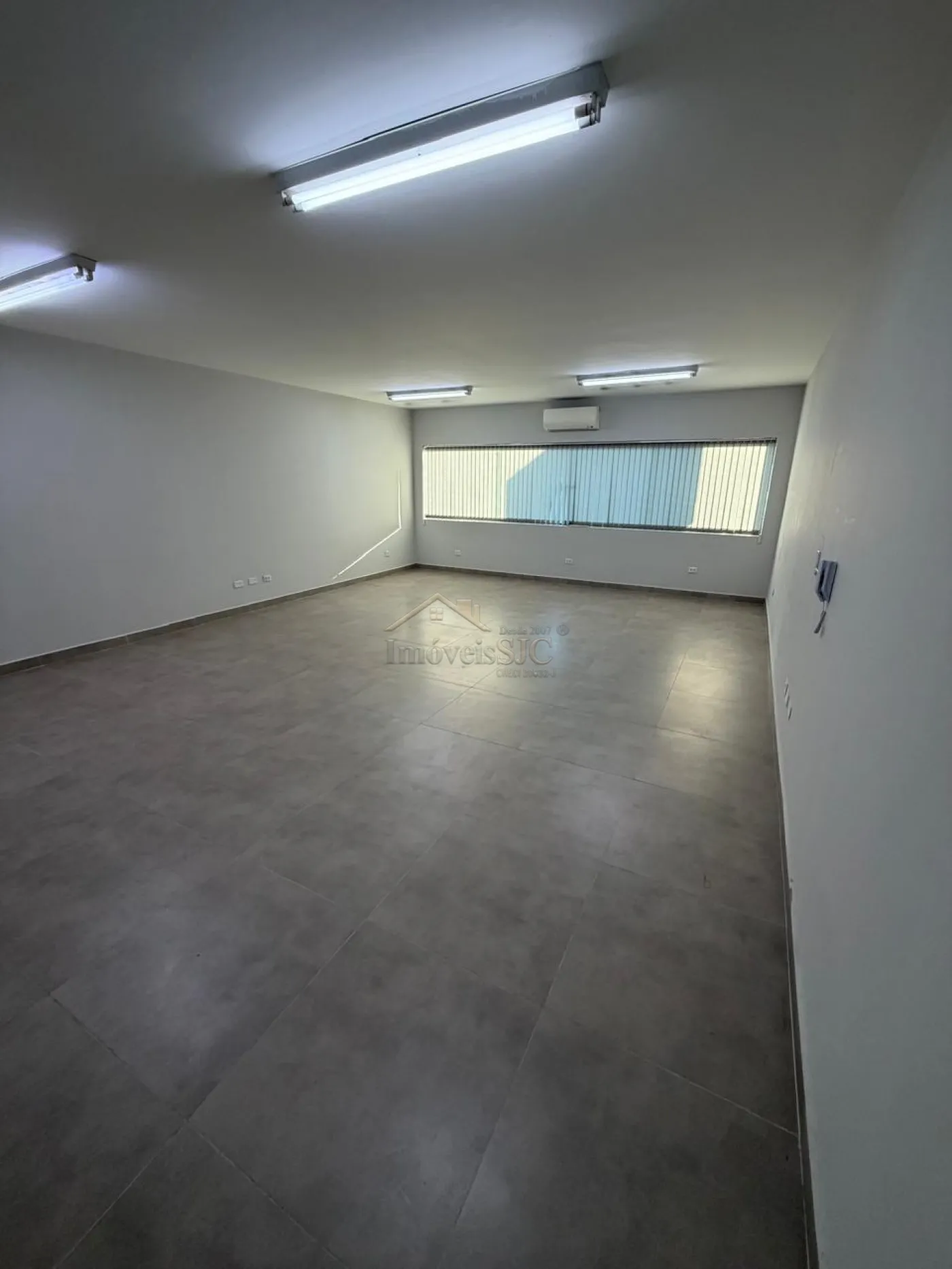 Alugar Comerciais / LojaSal&atilde;o em S&atilde;o Jos&eacute; dos Campos R$ 2.500,00 - Foto 1