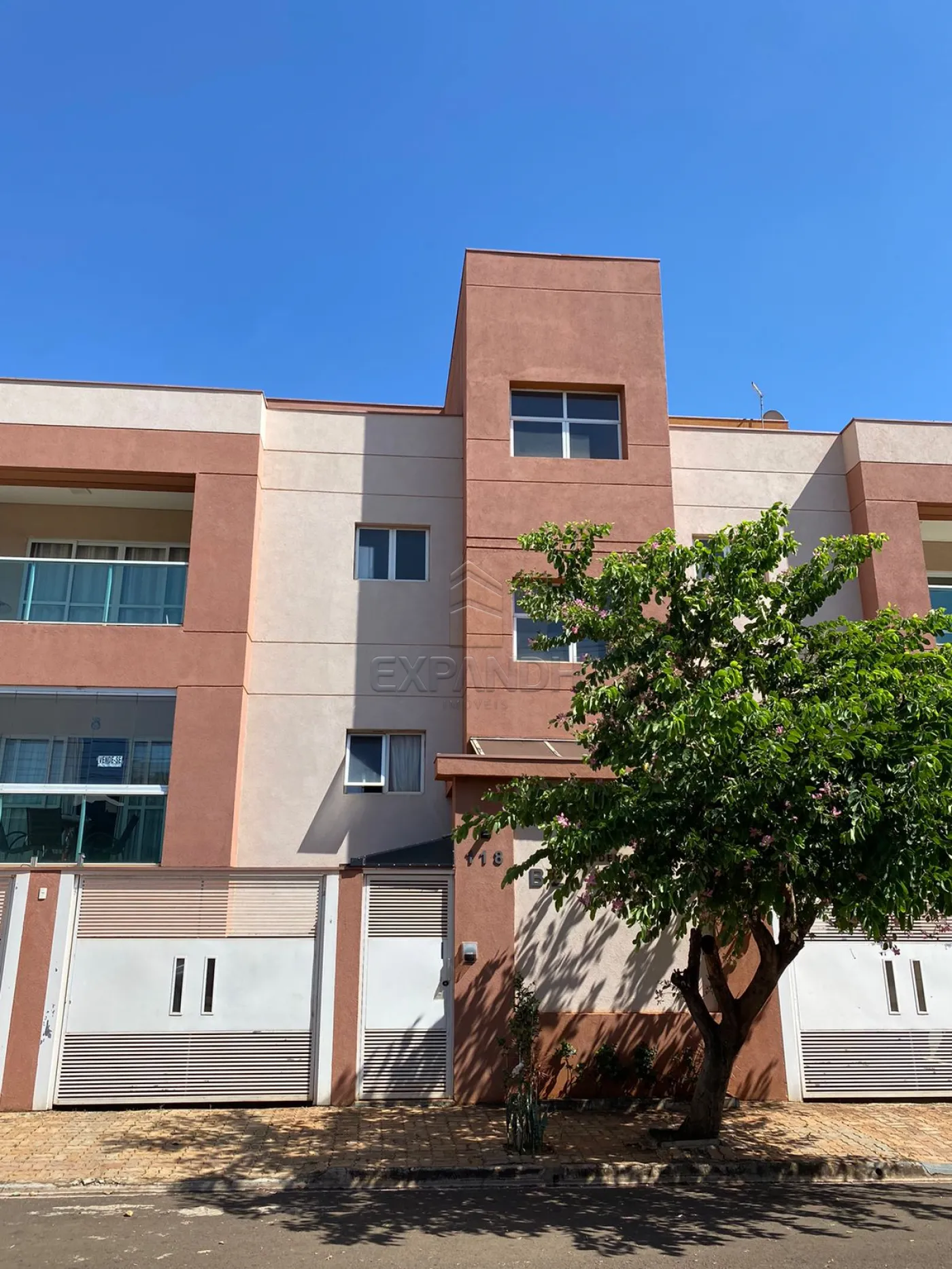 Alugar Apartamentos / Padr&atilde;o em Sert&atilde;ozinho R$ 1.300,00 - Foto 1