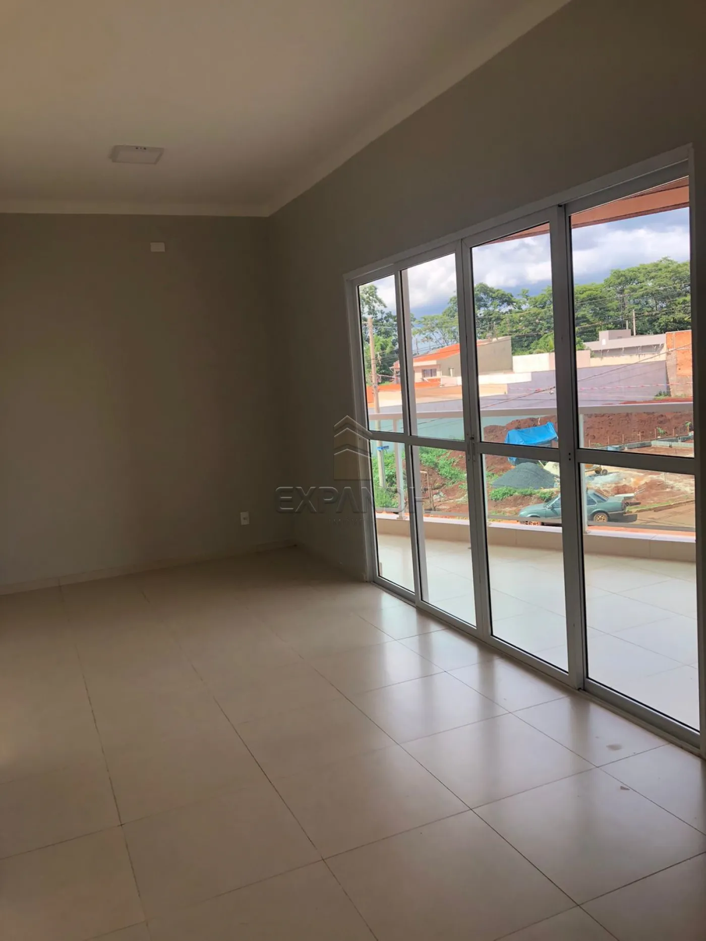 Alugar Apartamentos / Padr&atilde;o em Sert&atilde;ozinho R$ 1.300,00 - Foto 3