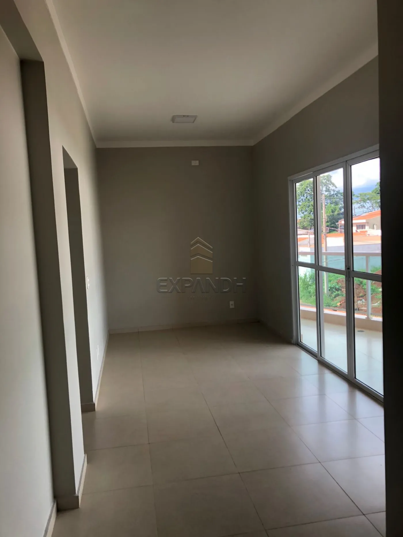 Alugar Apartamentos / Padr&atilde;o em Sert&atilde;ozinho R$ 1.300,00 - Foto 2
