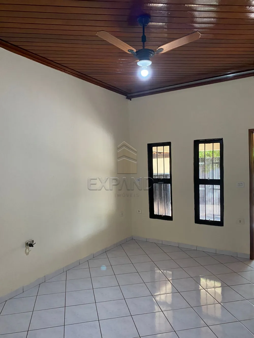 Alugar Casas / Padr&atilde;o em Sert&atilde;ozinho R$ 1.400,00 - Foto 3