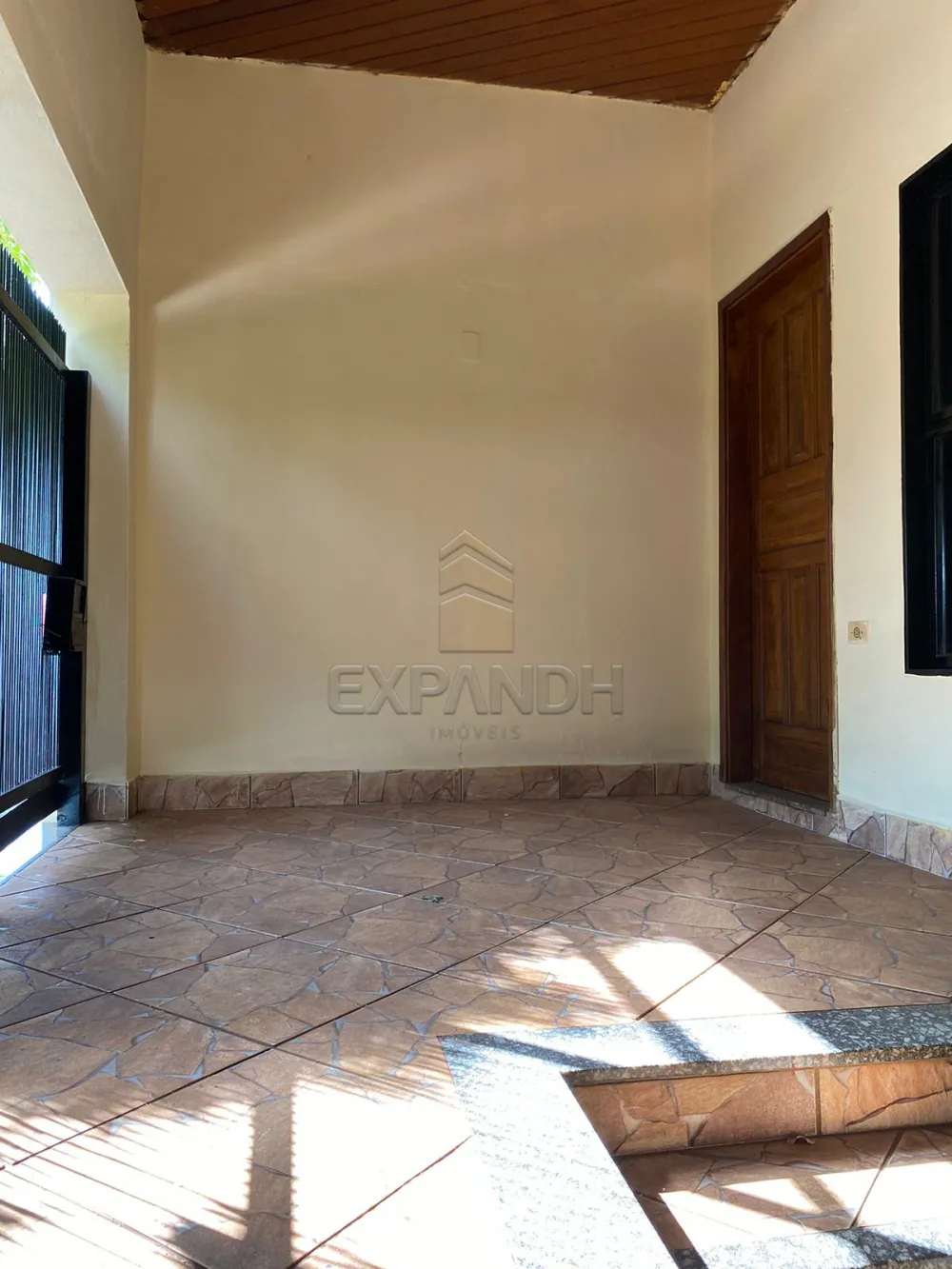 Alugar Casas / Padr&atilde;o em Sert&atilde;ozinho R$ 1.400,00 - Foto 2