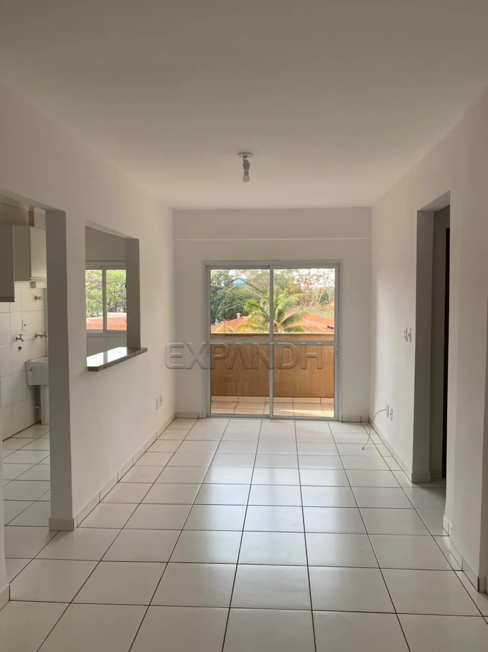 Alugar Apartamentos / Padr&atilde;o em Sert&atilde;ozinho R$ 1.100,00 - Foto 2
