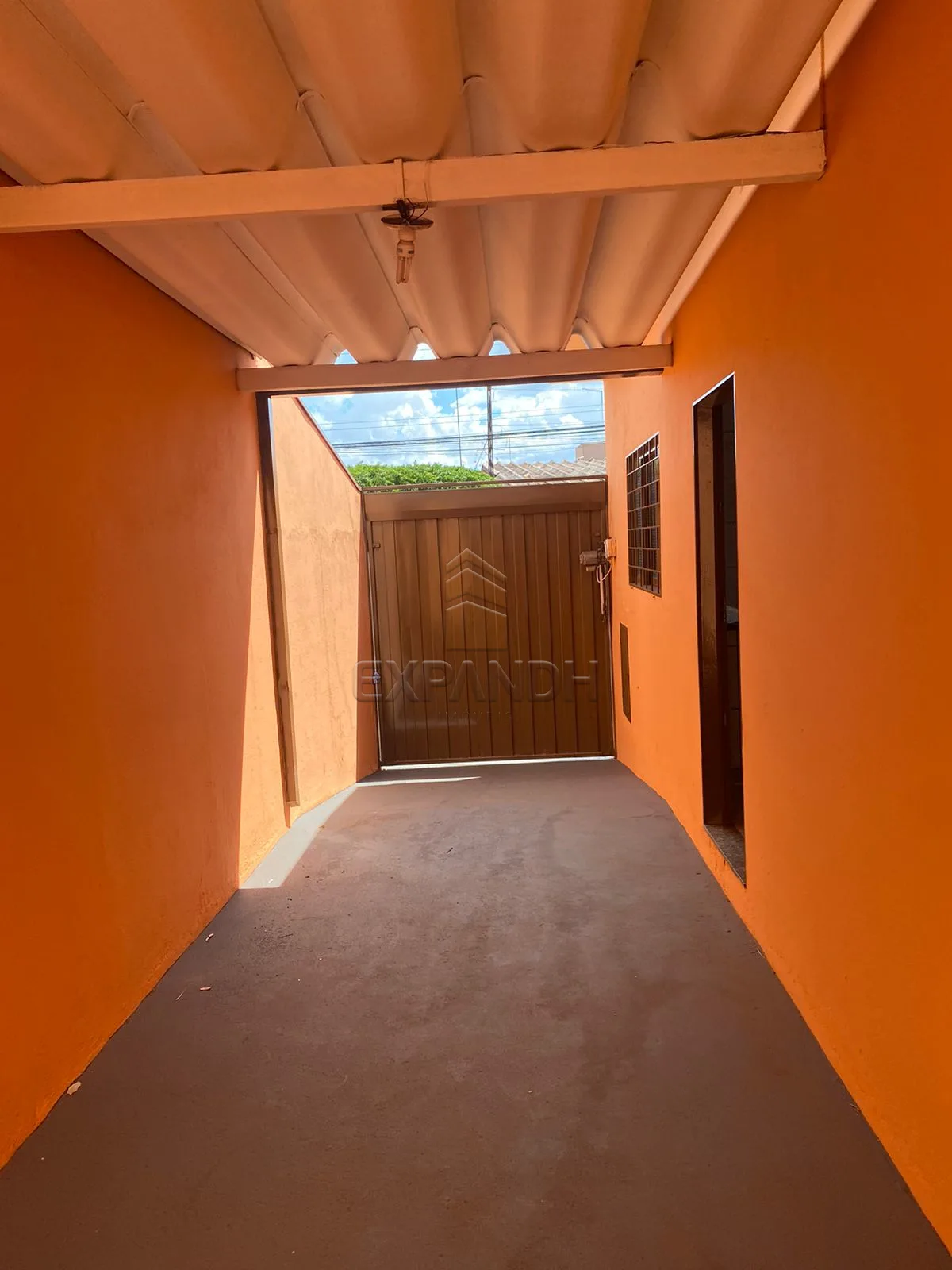 Alugar Casas / Padr&atilde;o em Sert&atilde;ozinho R$ 2.000,00 - Foto 2