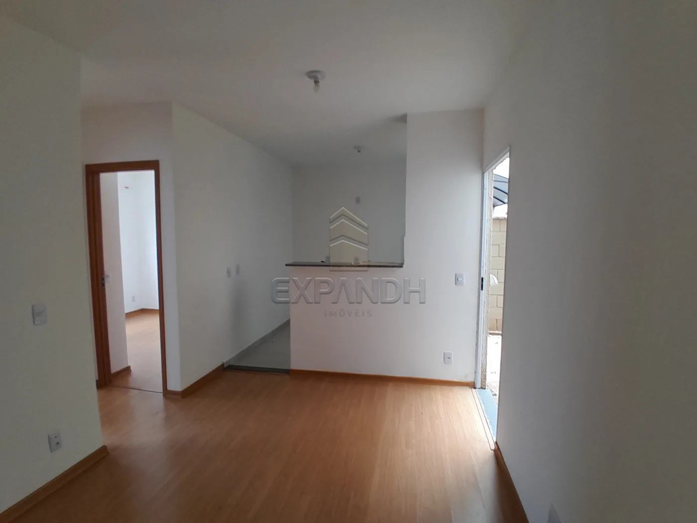 Alugar Apartamentos / Padr&atilde;o em Sert&atilde;ozinho R$ 750,00 - Foto 1