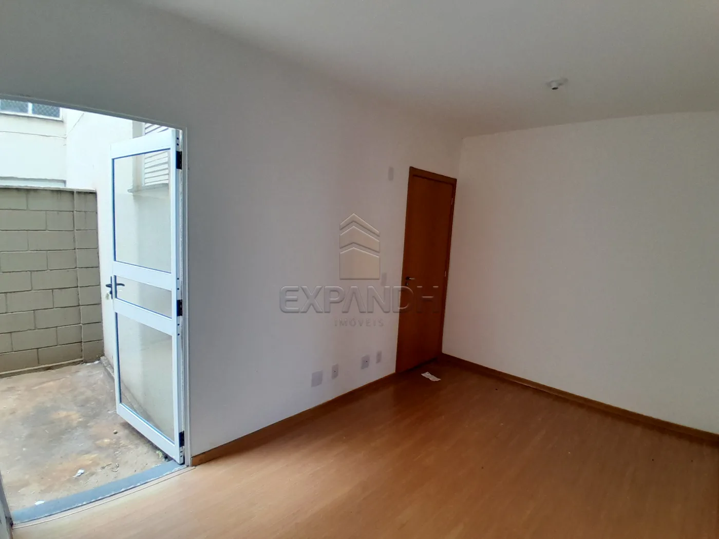 Alugar Apartamentos / Padr&atilde;o em Sert&atilde;ozinho R$ 750,00 - Foto 8