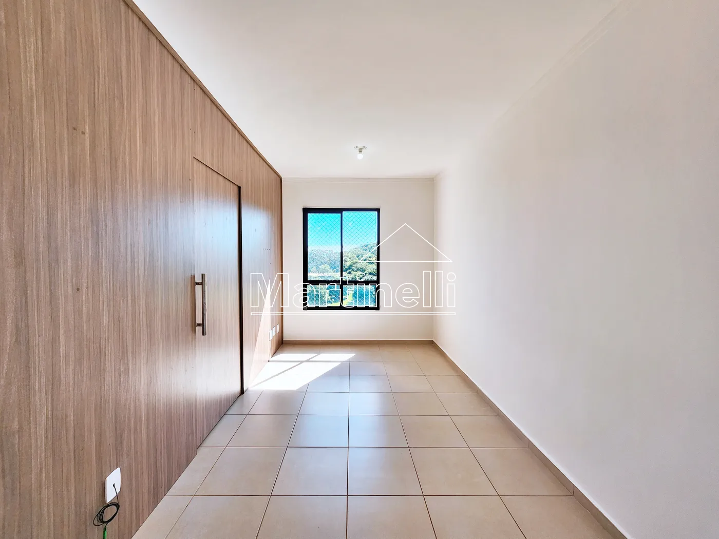 Alugar Apartamento / Padr&atilde;o em Ribeir&atilde;o Preto R$ 1.100,00 - Foto 1