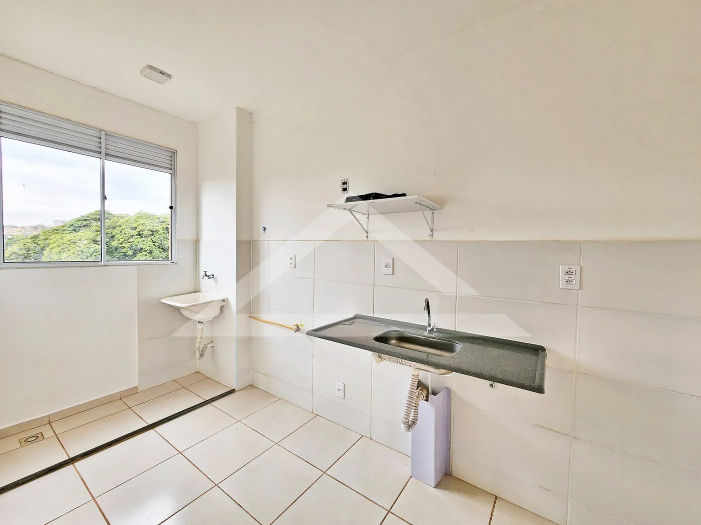 Alugar Apartamento / Padr&atilde;o em Ribeir&atilde;o Preto R$ 850,00 - Foto 3