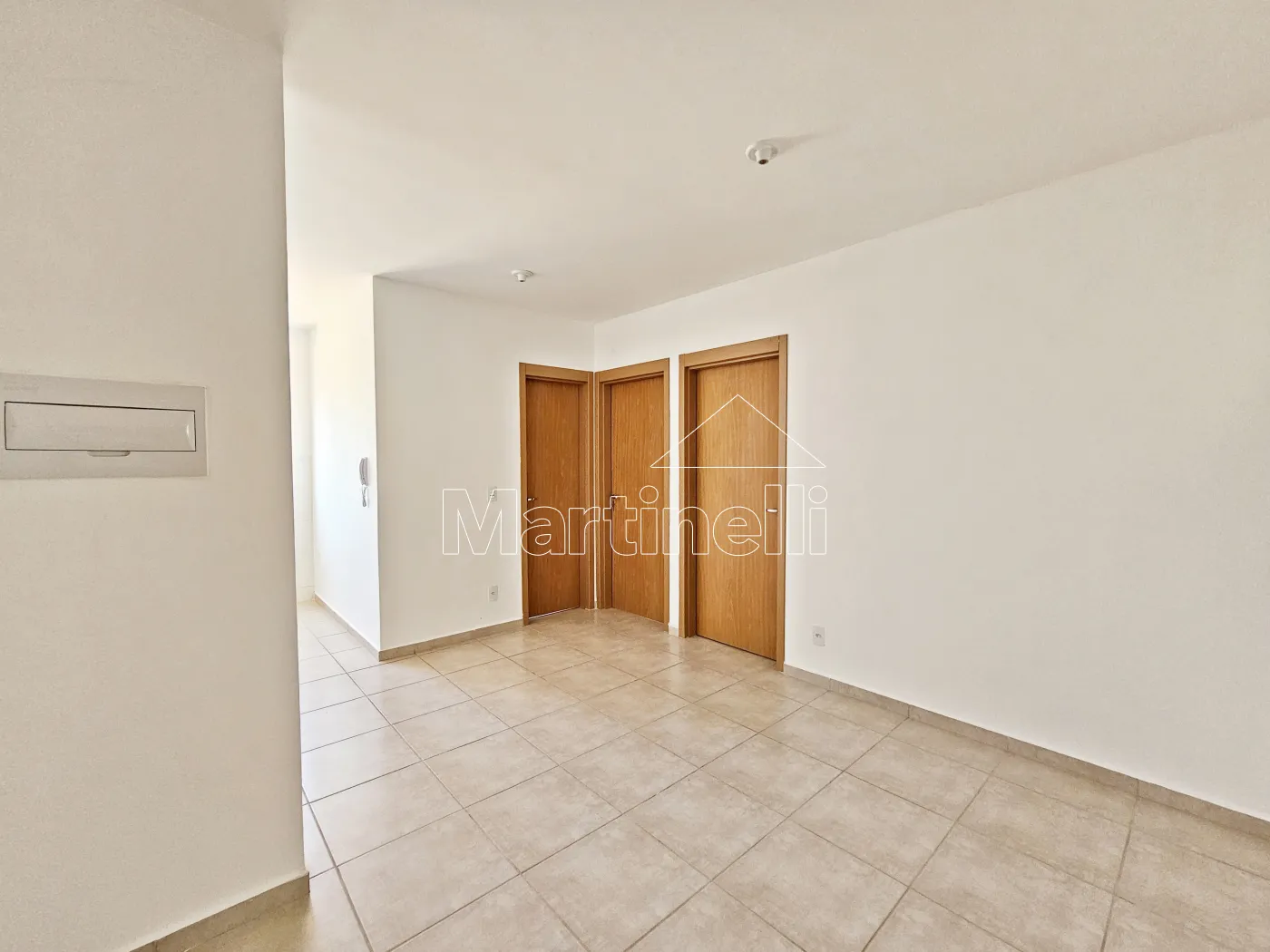 Alugar Apartamento / Padr&atilde;o em Ribeir&atilde;o Preto R$ 700,00 - Foto 2