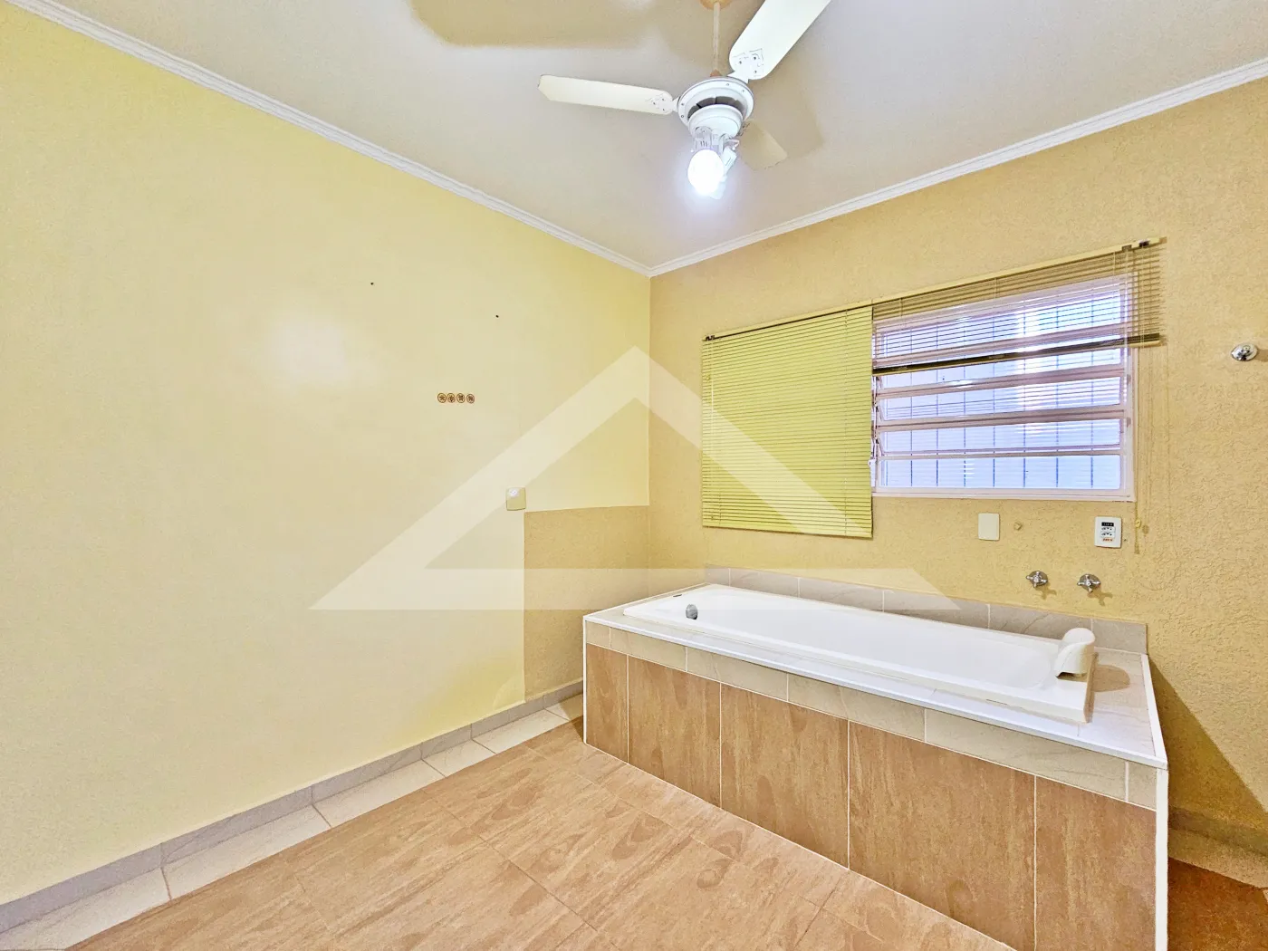 Alugar Comercial / Sala em Ribeir&atilde;o Preto R$ 750,00 - Foto 1